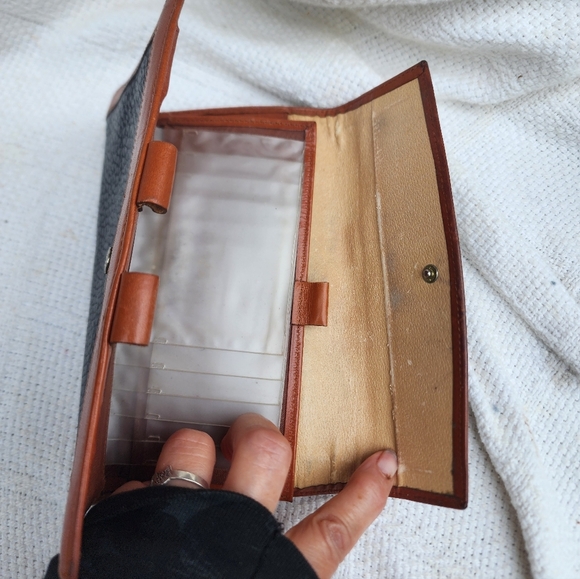 Vintage Dooney &‎ Bourke checkbook wallet - Picture 7 of 14